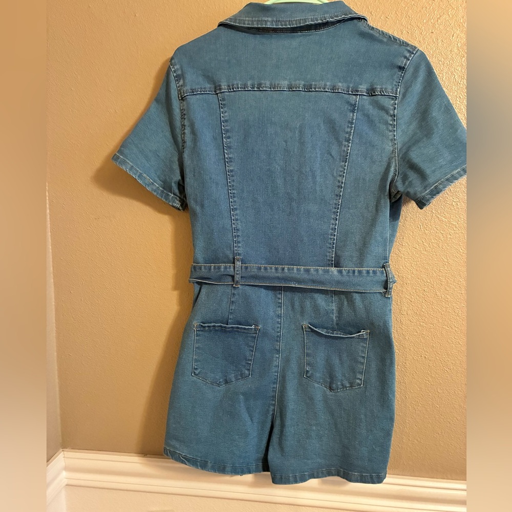 Women's Light Blue Denim Short-Sleeve Zip Romper with Belt - Picture 5 of 8